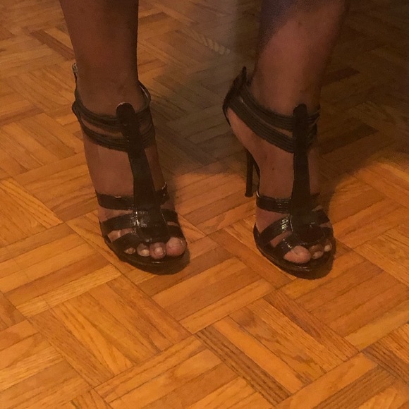 Black heels - Picture 2 of 2